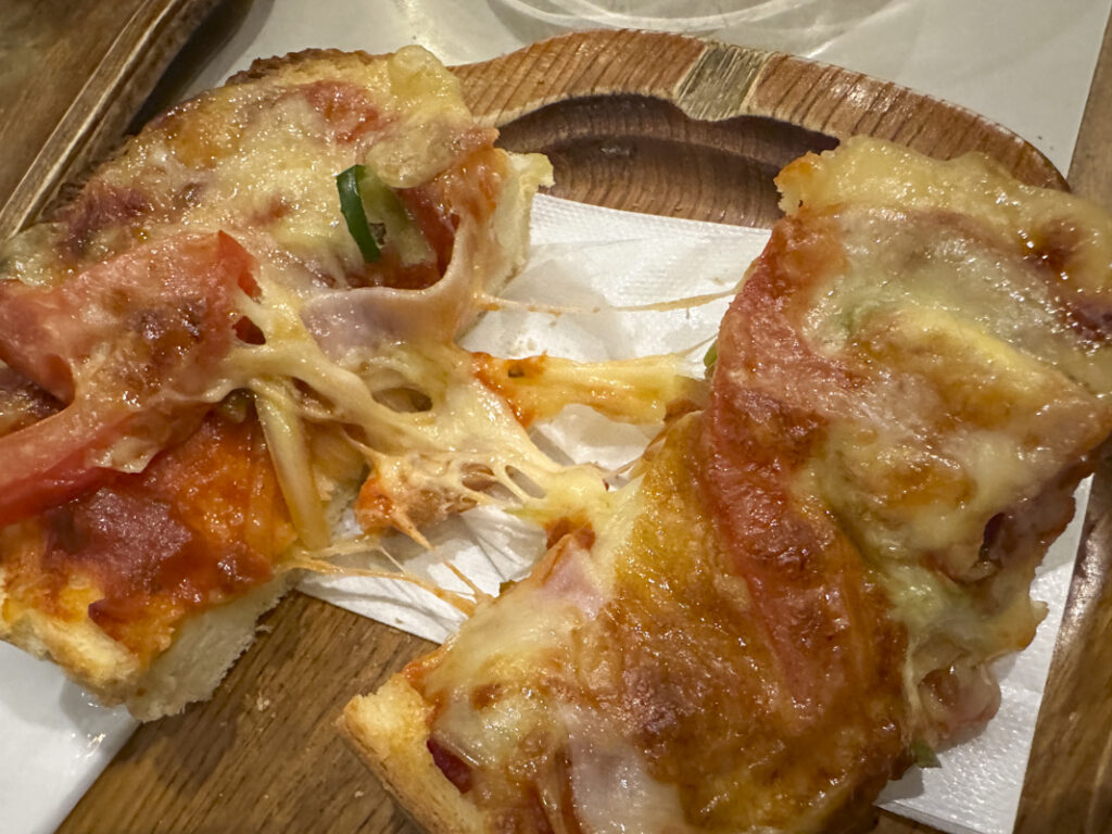 『名曲・珈琲 新宿 らんぶる』ピザトーストセット 1,500円