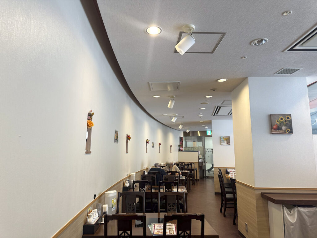 『ホウランテイ(Hou Ran Tei)』の店内やランチメニュー