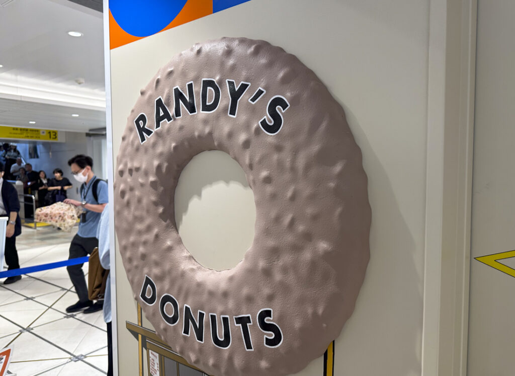 国内初のテイクアウト専門店『ランディーズドーナツ新宿 イイトルミネ店』