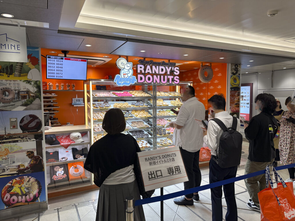 国内初のテイクアウト専門店『ランディーズドーナツ新宿 イイトルミネ店』