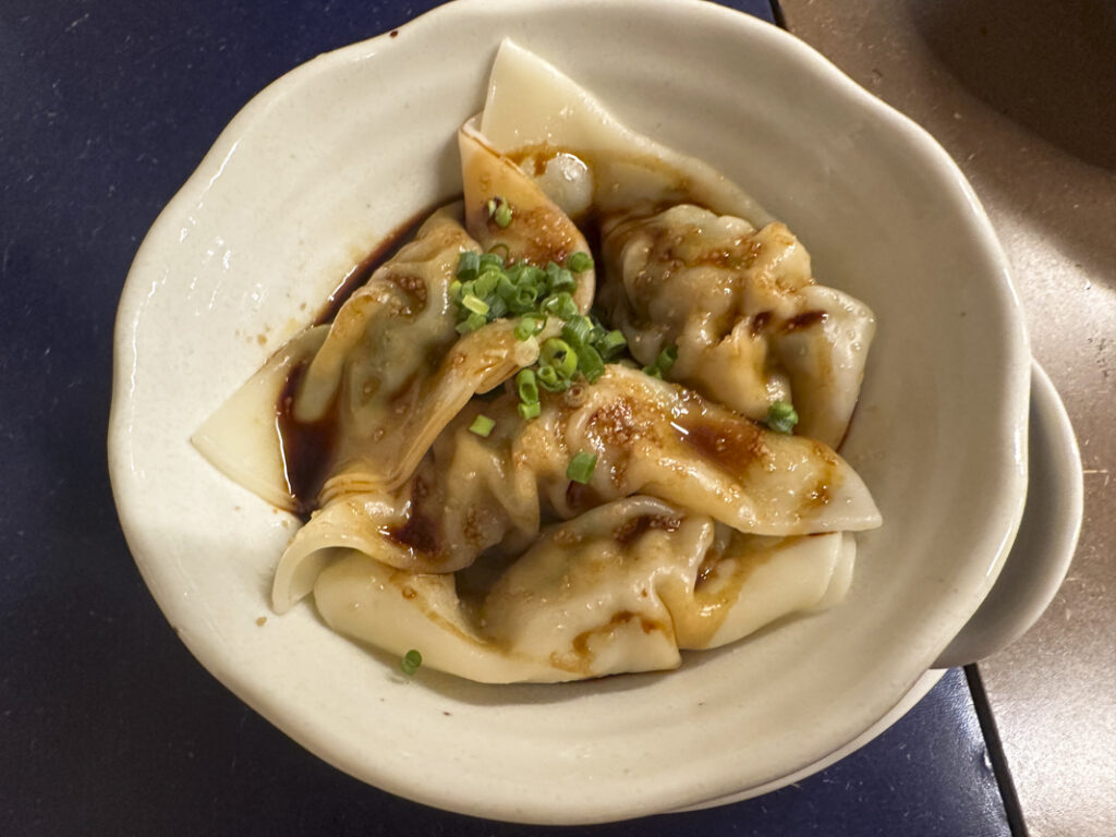 『オケタプ(OKEI TAPROOM)』自家製水餃子 1人前3個 650円+1個 200円