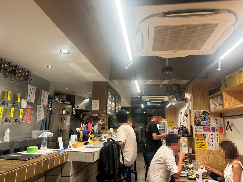 『オケタプ(OKEI TAPROOM)』の店内
