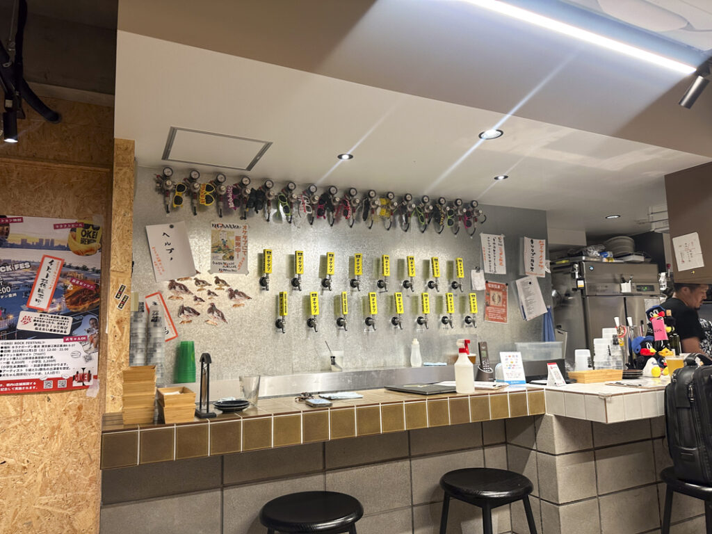 『オケタプ(OKEI TAPROOM)』の店内