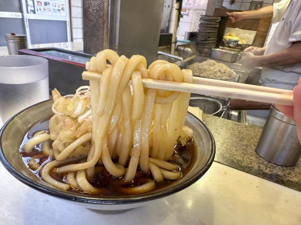 『かめや 新宿店』の天ぷらうどん 500円
