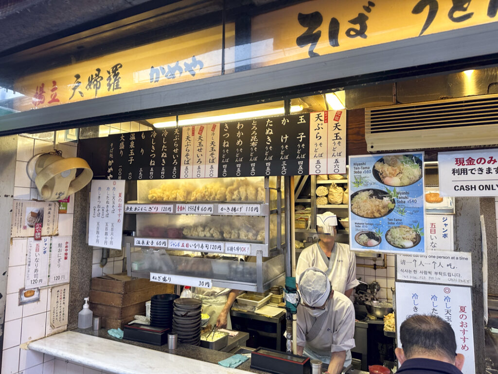 新宿西口『かめや 新宿店』の店内
