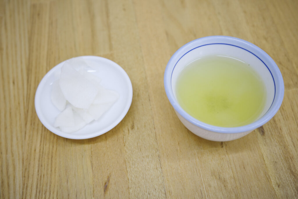 『とんかつ 山さき』の「ひれかつ定食」と「カキフライ定食」