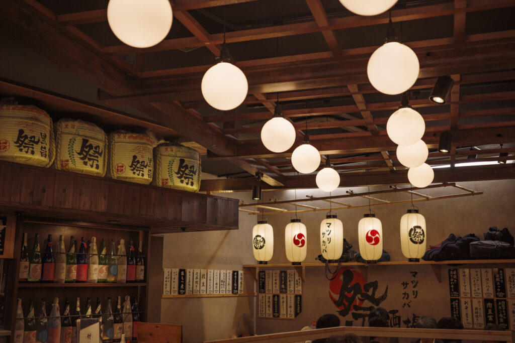 『大衆&個室 祭酒場 飯田橋東口駅前店』の店内やメニュー