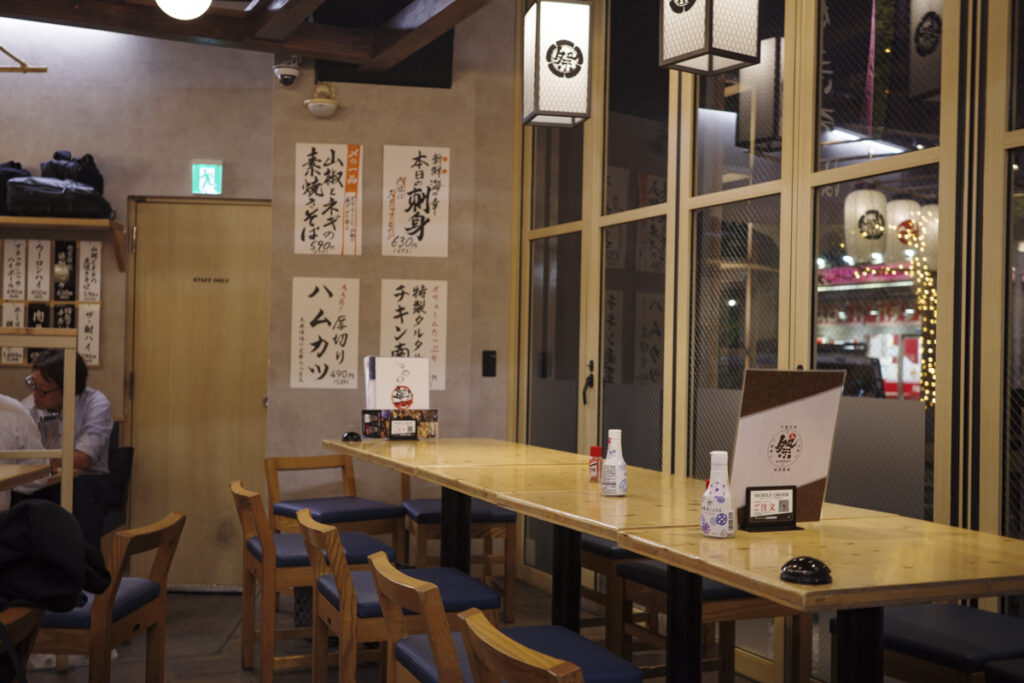 『大衆&個室 祭酒場 飯田橋東口駅前店』の店内やメニュー