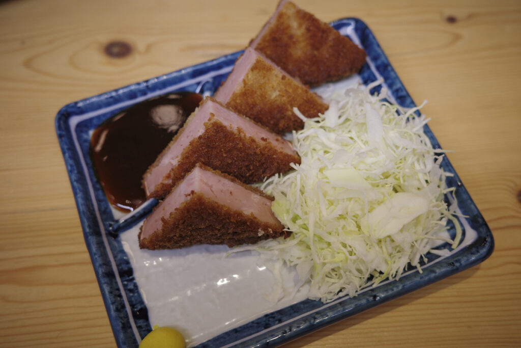 『大衆&個室 祭酒場 飯田橋東口駅前店』の厚切りハムカツ 539円