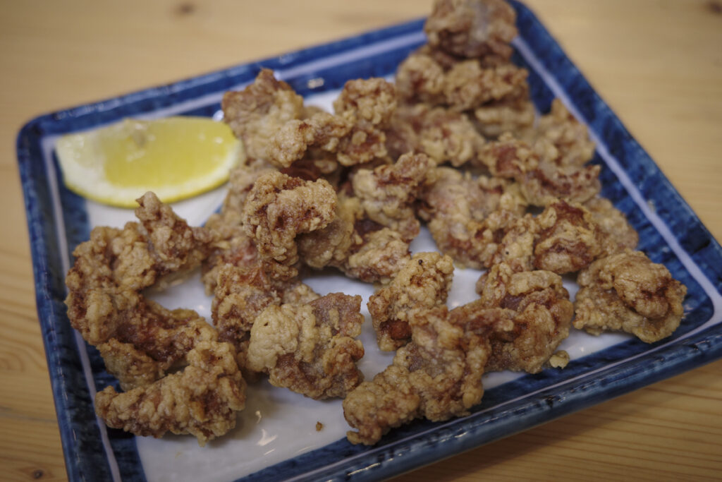 『大衆&個室 祭酒場 飯田橋東口駅前店』の砂肝の銀皮の唐揚げ 473円