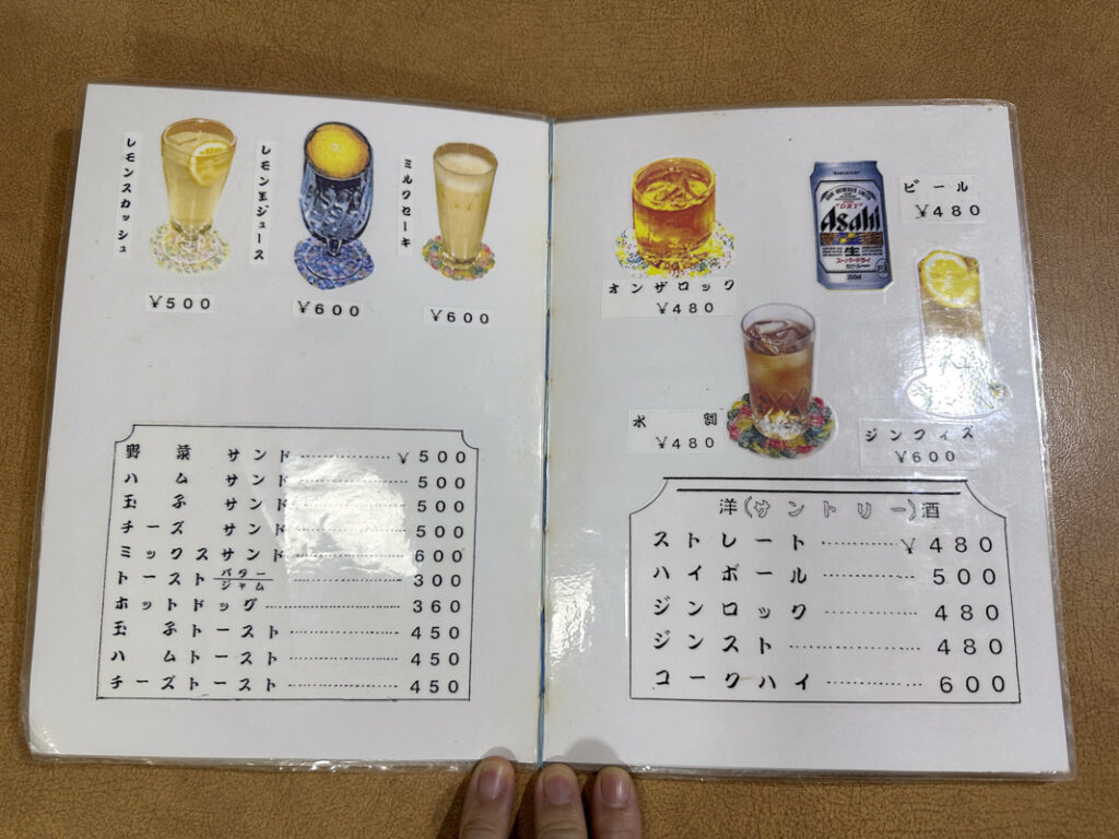 『フォンティーヌ』の店内とモーニングメニュー