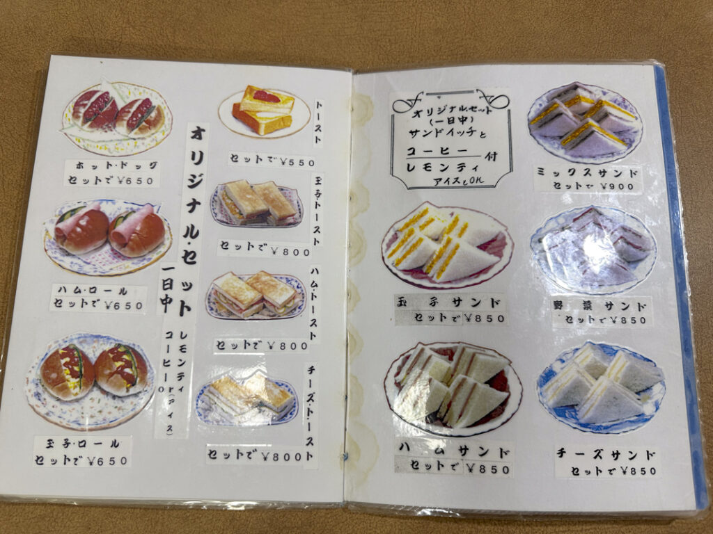 『フォンティーヌ』の店内とモーニングメニュー