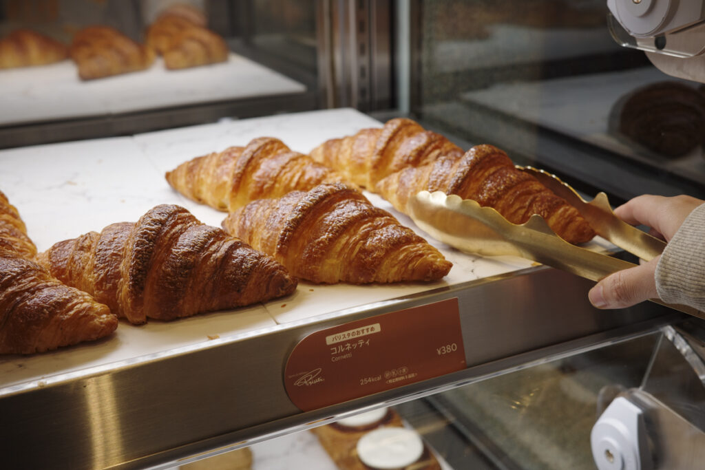 新宿マルイ本館2階にリニューアルオープンした『スターバックス リザーブ® カフェ 新宿マルイ本館2階店』