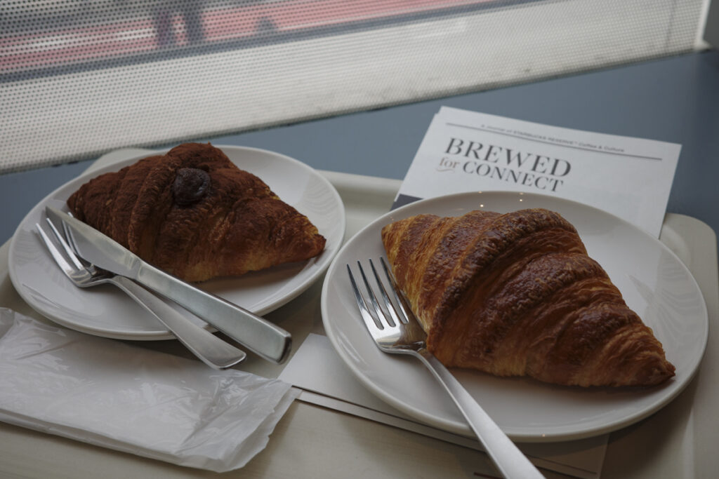 『スターバックス リザーブ® カフェ 新宿マルイ本館2階店』コルネッティ 380円+コルネッティ ヘーゼルナッツクリーム 470円