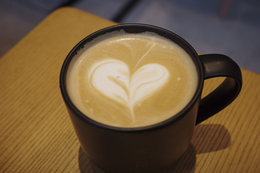 『スターバックス リザーブ® カフェ 新宿マルイ本館2階店』クラシック ダブル トール ラテ 750円