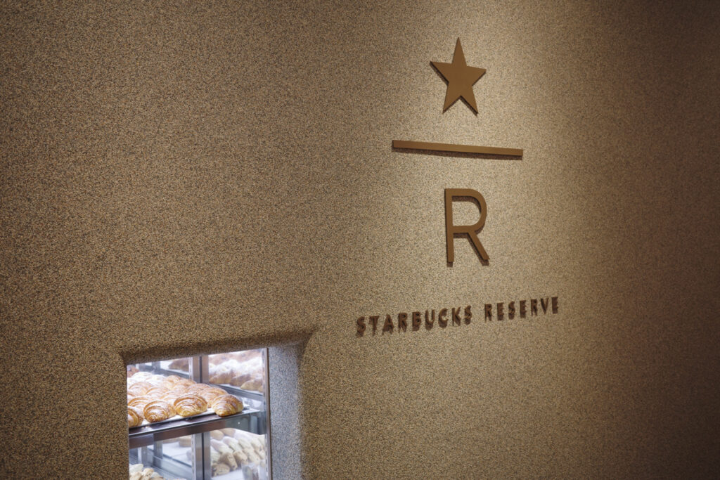 スタバの新業態店舗『スターバックス リザーブ® カフェ 新宿マルイ本館2階店』