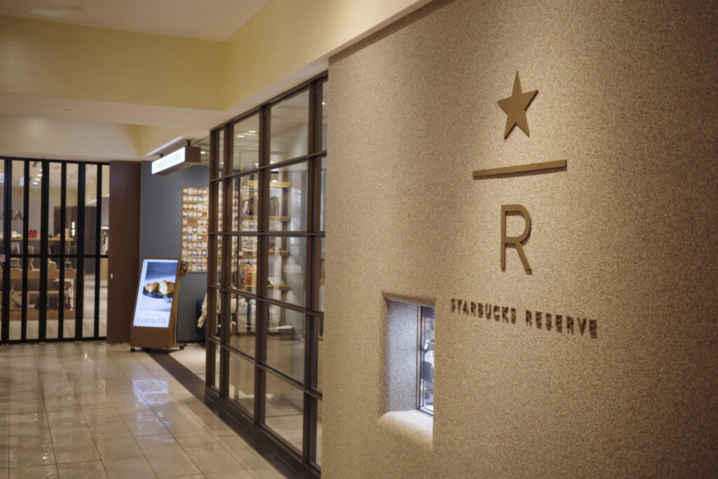 スタバの新業態店舗『スターバックス リザーブ® カフェ 新宿マルイ本館2階店』