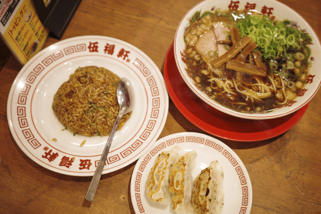 『伍福軒 新宿西口店』餃子ヤキメシ定食 1,290円