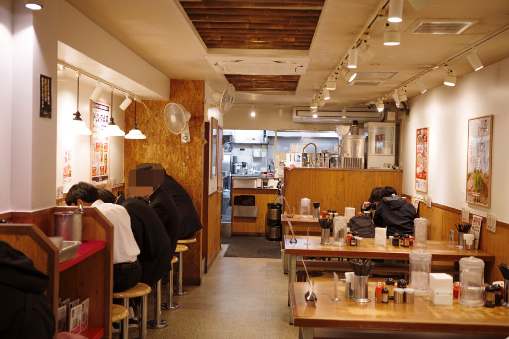 『伍福軒 新宿西口店』の店内