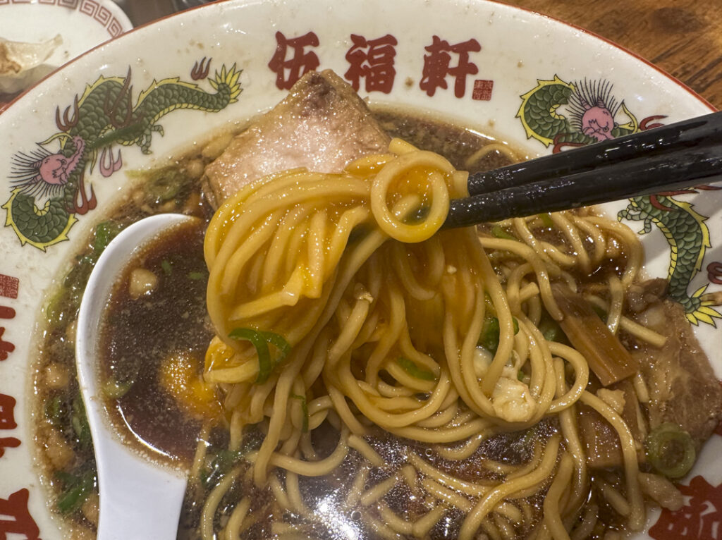 『伍福軒 新宿西口店』角煮ラーメン 1,280円