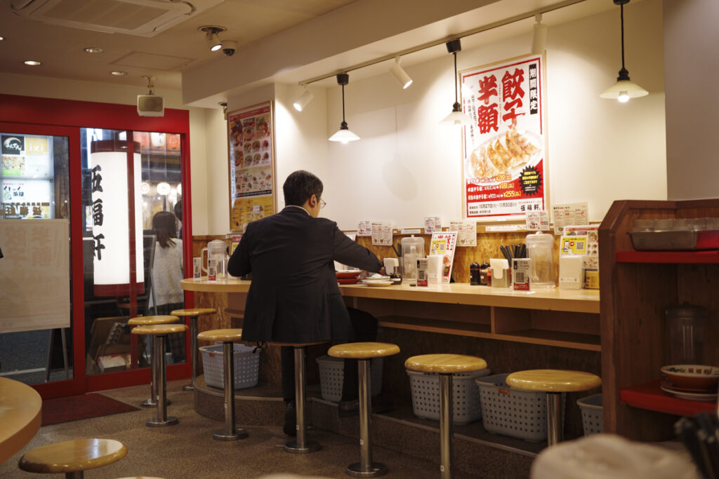 『伍福軒 新宿西口店』の店内