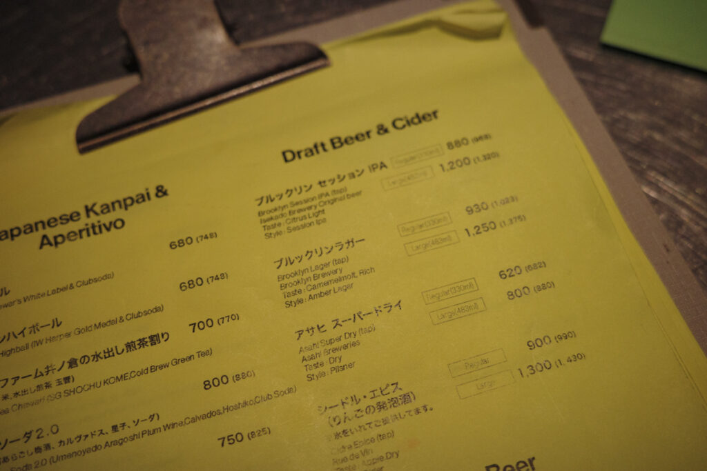 『ブルックリンパーラー(Brooklyn Parlor)』の店内とメニュー