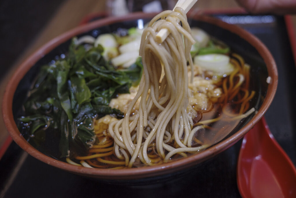 『信州そば 本陣 ルミネエスト新宿店』かき揚げそば 650円