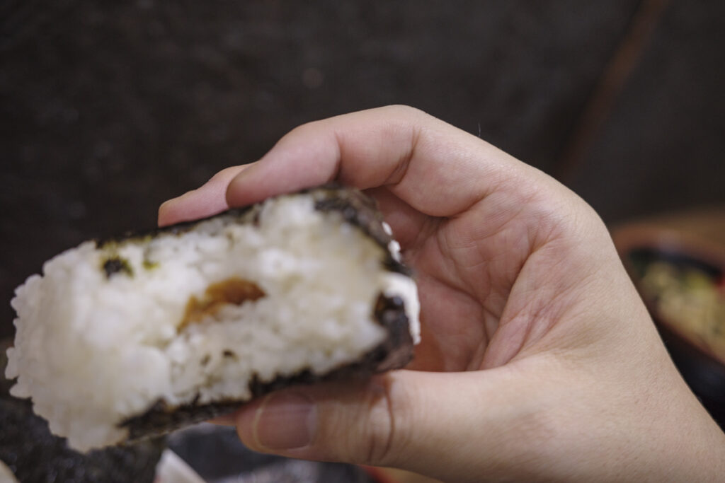 『信州そば 本陣 ルミネエスト新宿店』梅おにぎり 140円