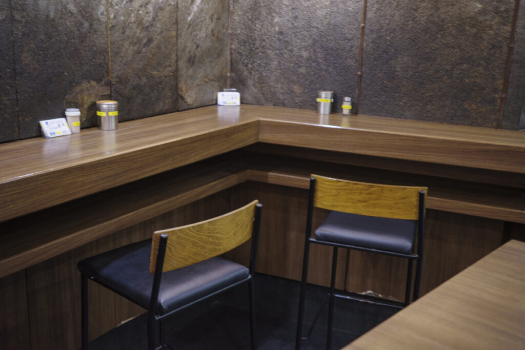 『信州そば 本陣 ルミネエスト新宿店』の店内