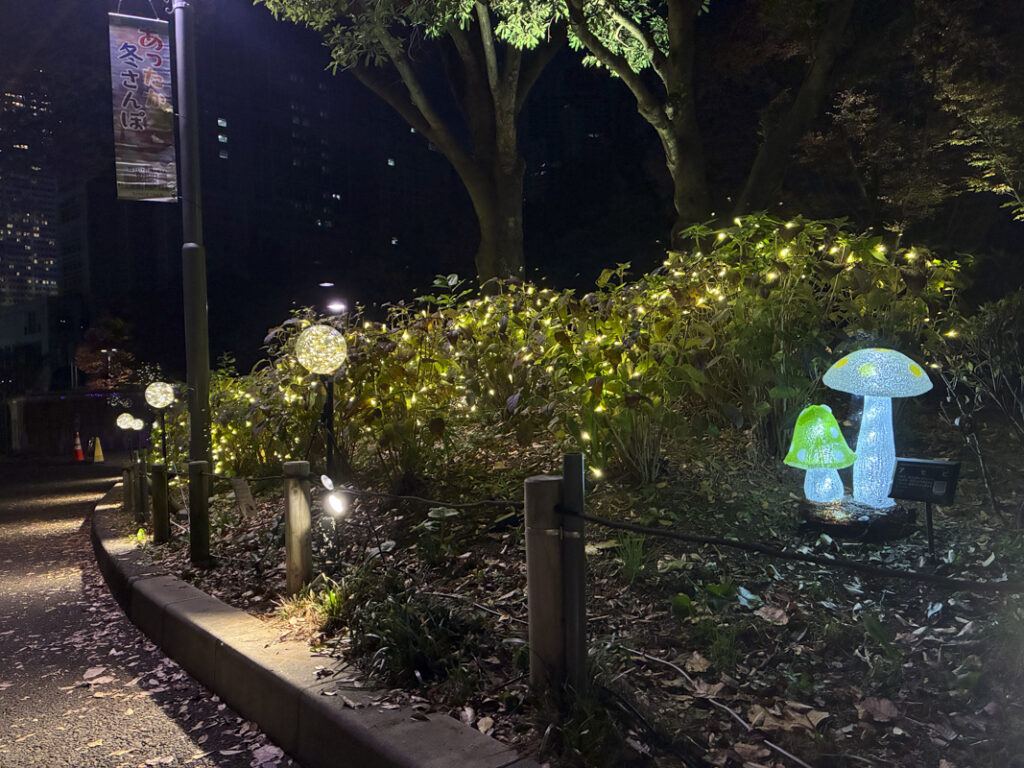 【西新宿・新宿中央公園】音と光のイルミネーションイベント『TWINKLE PARK(トゥインクルパーク)』が2026年1月12日まで開催中！