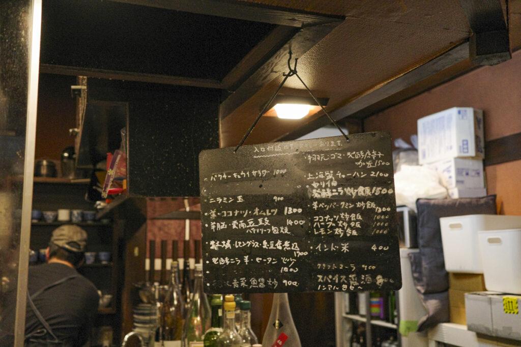 『牧谿(モッケイ)』の店内と提供メニュー