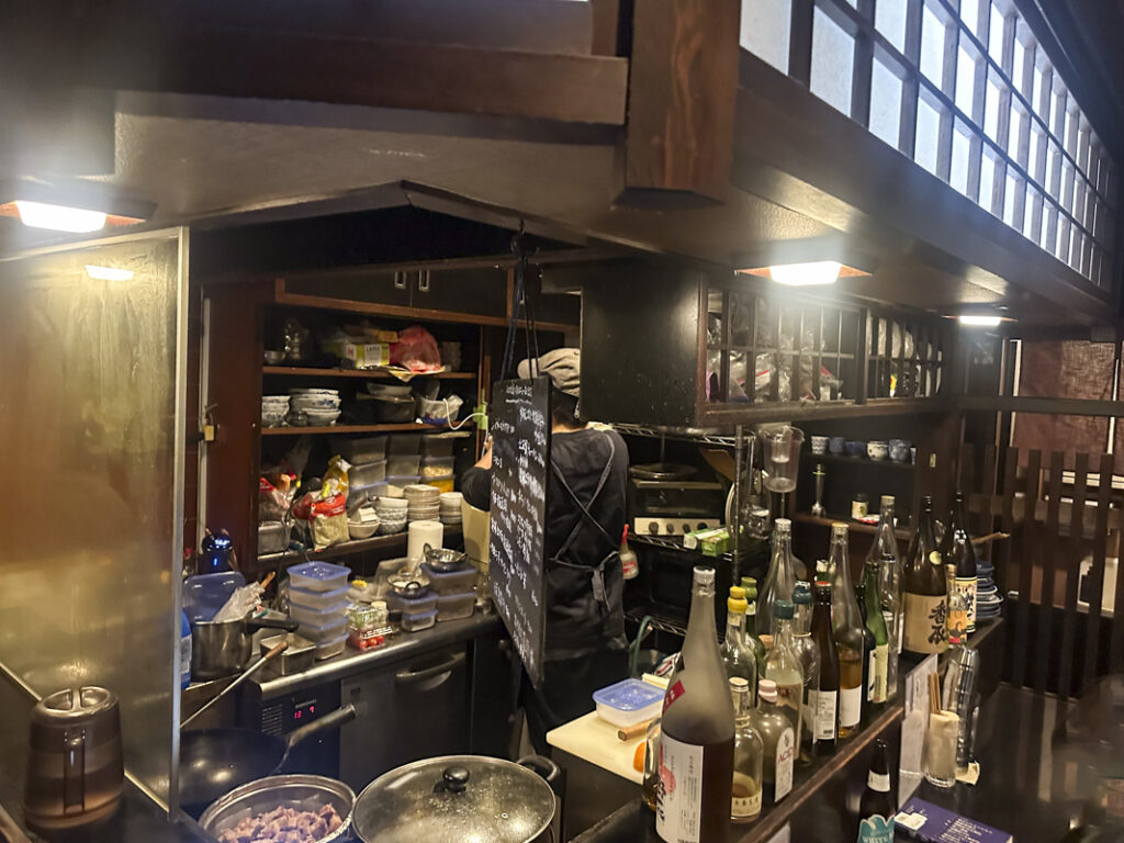 『牧谿(モッケイ)』の店内と提供メニュー