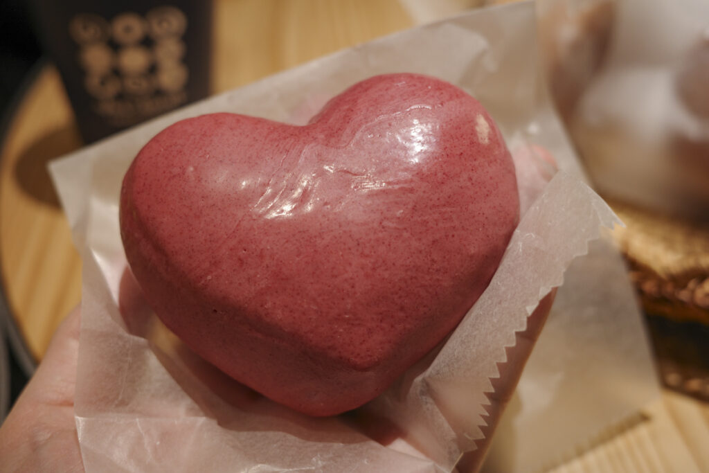 『we♡donut(ウィーラブドーナツ) 神楽坂店』ハートクリーム 420円