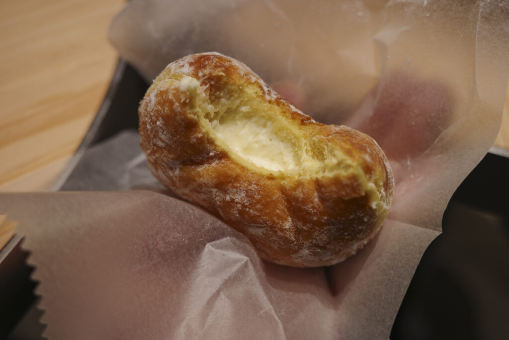 『we♡donut(ウィーラブドーナツ) 神楽坂店』生カスタードクリーム 350円