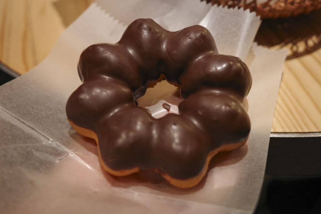 『we♡donut(ウィーラブドーナツ) 神楽坂店』もっちりんぐチョコ 300円
