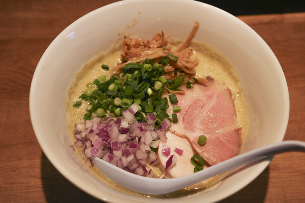 『ラーメン屋 ミタバラボ』濃厚牡蠣パイタンラーメン 1,200円