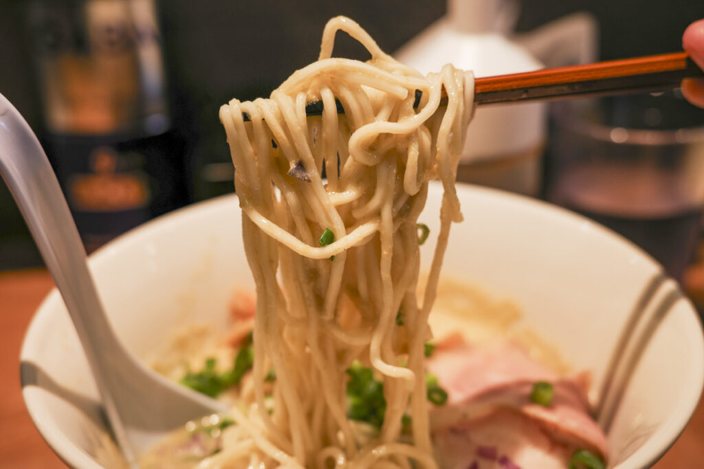 『ラーメン屋 ミタバラボ』濃厚牡蠣パイタンラーメン 1,200円