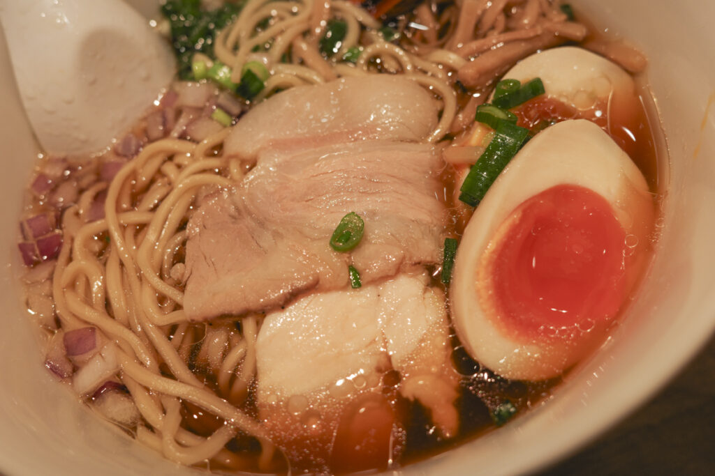 『ラーメン屋 ミタバラボ』濃淡麗鶏そば＋味玉入り 1,080円