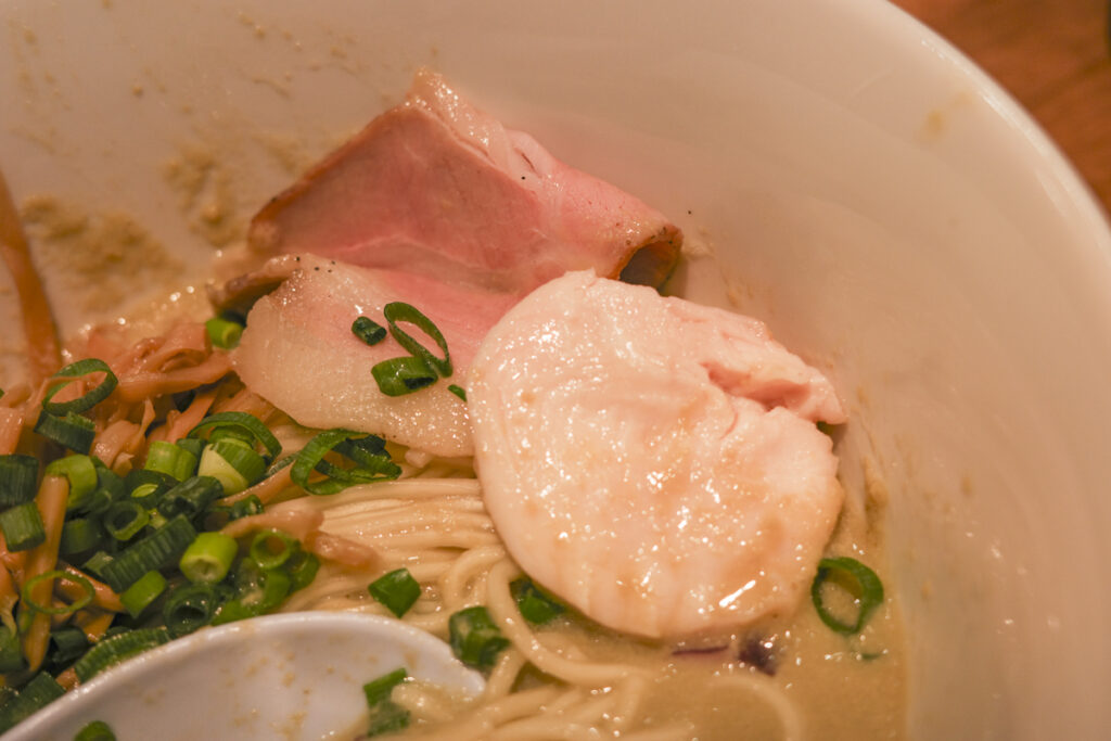 『ラーメン屋 ミタバラボ』濃厚牡蠣パイタンラーメン 1,200円