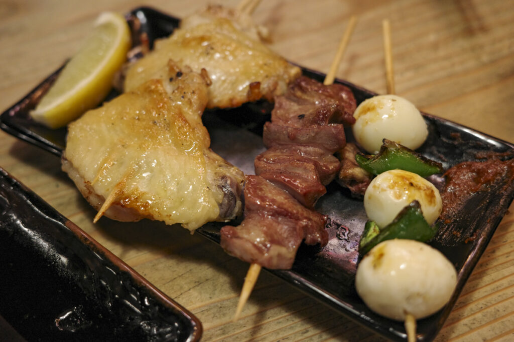 『やきとり串坊主』の炭火焼き串メニューと絶品おつまみ