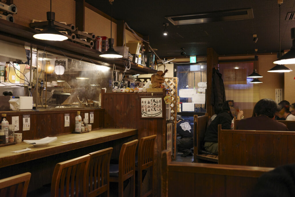 『やきとり串坊主』の店内と居酒屋メニュー