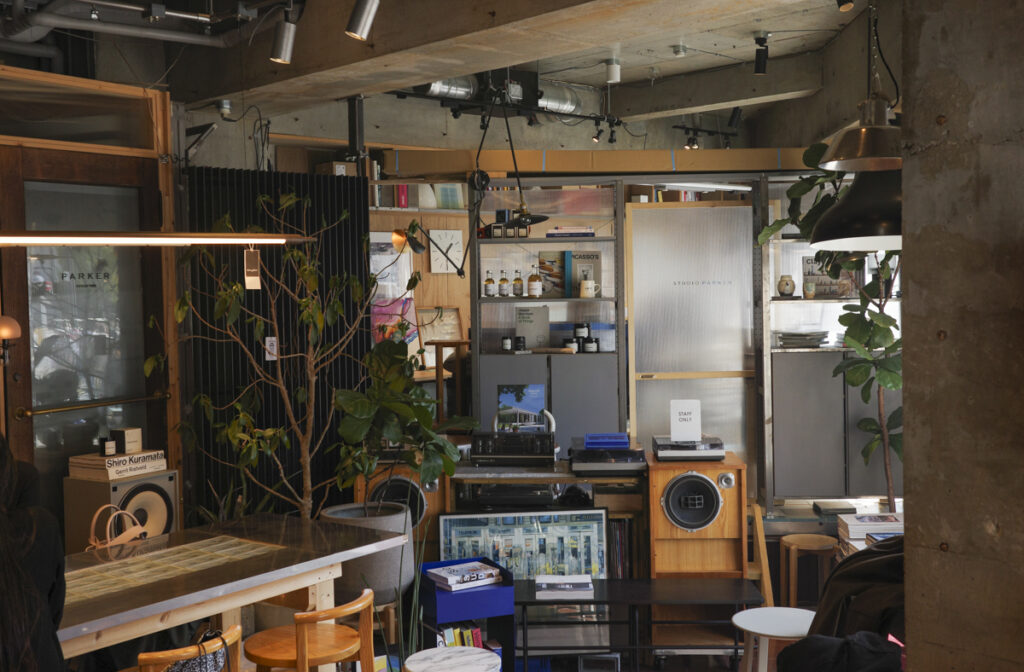 『PARKER COFFEE STAND』の店内とメニュー