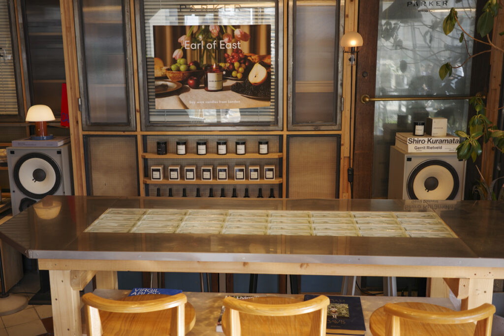 『PARKER COFFEE STAND』の店内とメニュー