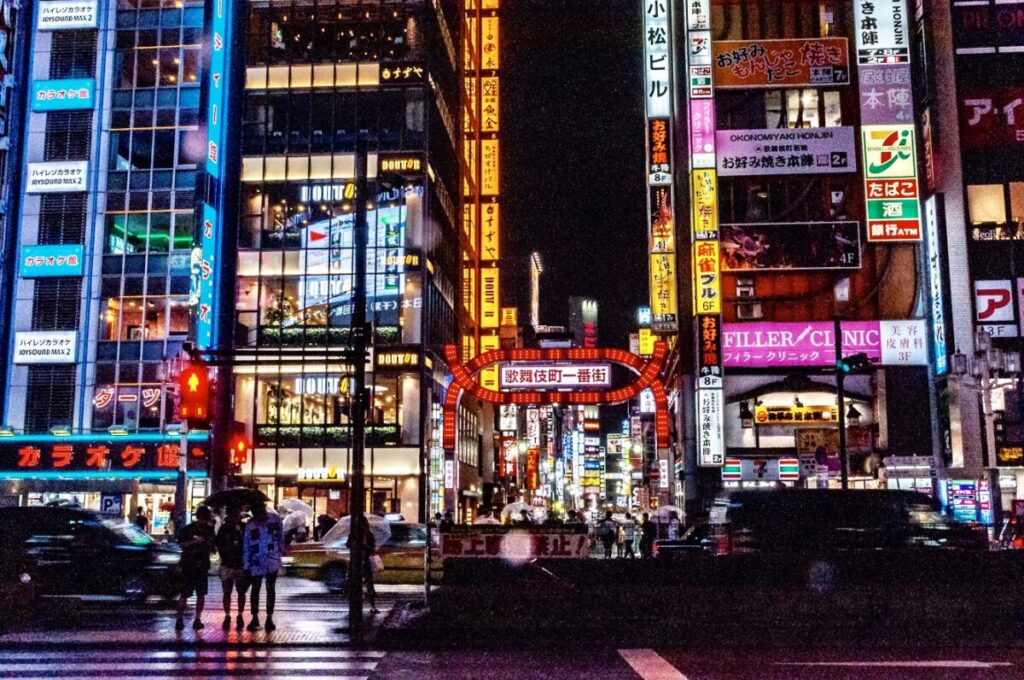 【新宿フォトスポット16選】西新宿・歌舞伎町・新宿駅周辺の人気撮影スポットまとめ