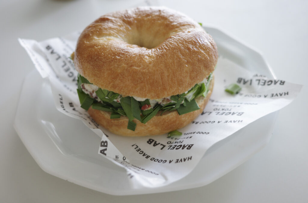 新大久保 TOKYO BAGEL LAB ニラベーコン 574円(税抜)