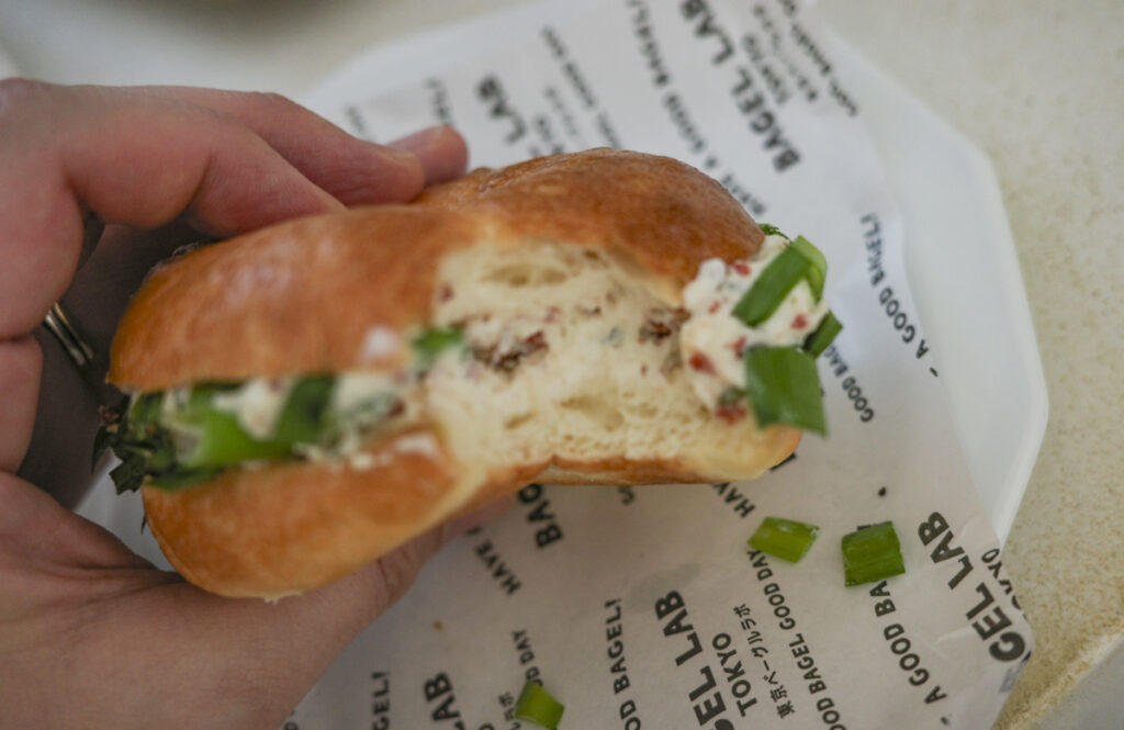 新大久保 TOKYO BAGEL LAB ニラベーコン 574円(税抜)