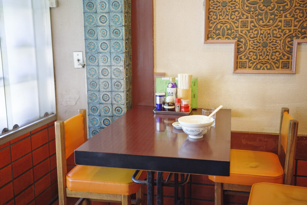 『登喜和』の店内と豊富なメニュー