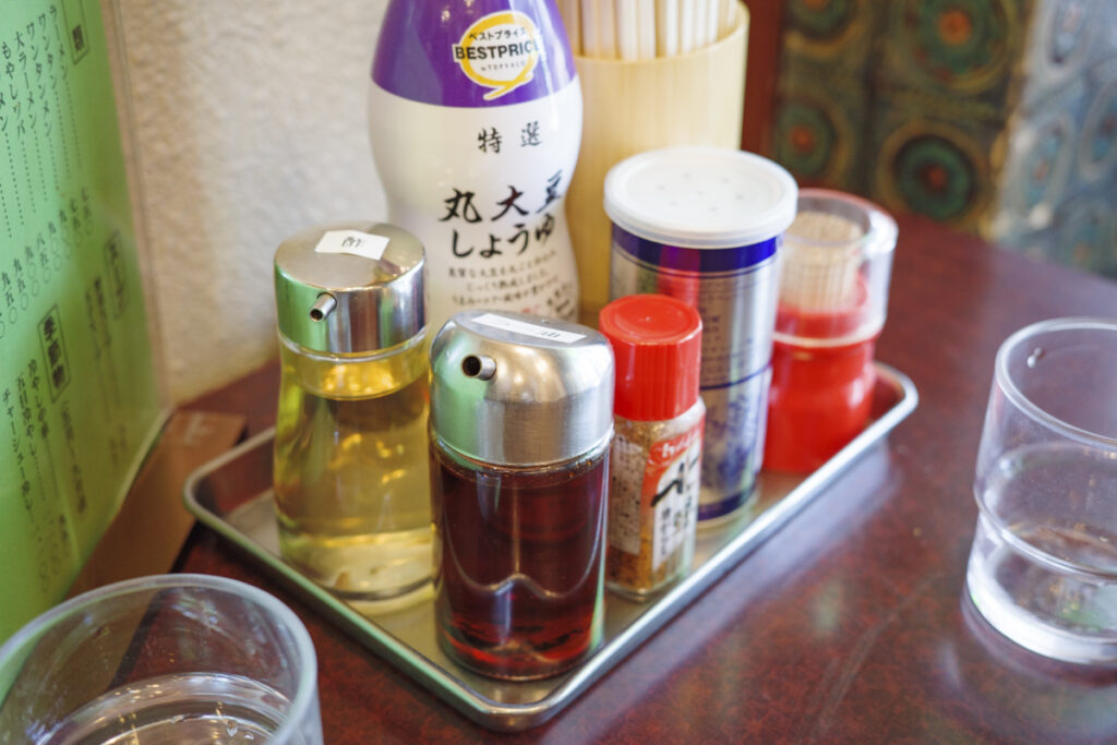 『登喜和』の店内と豊富なメニュー